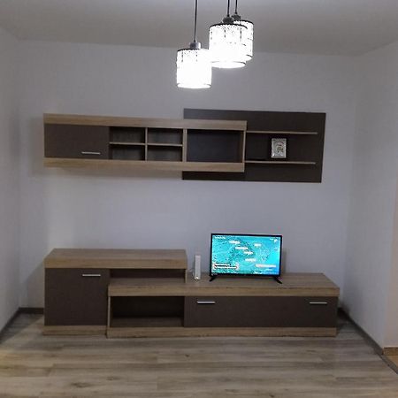 4 Rooms Apartment Тульча Екстер'єр фото