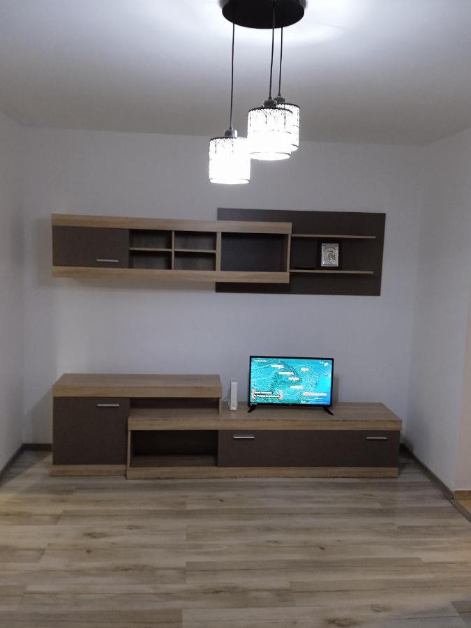 4 Rooms Apartment Тульча Екстер'єр фото