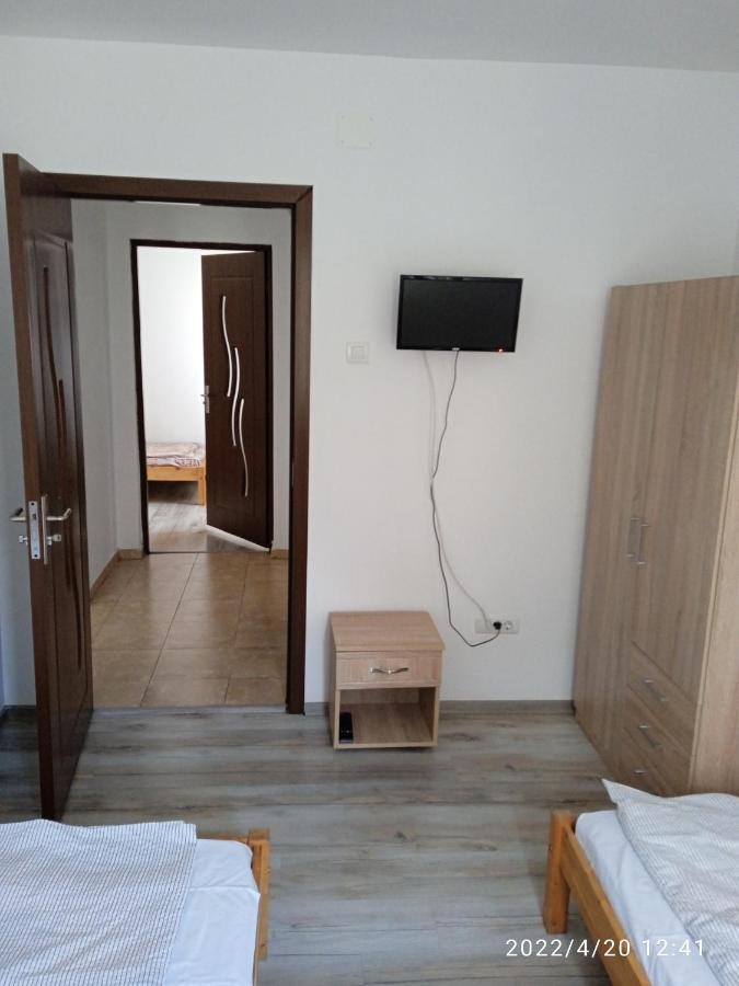 4 Rooms Apartment Тульча Екстер'єр фото