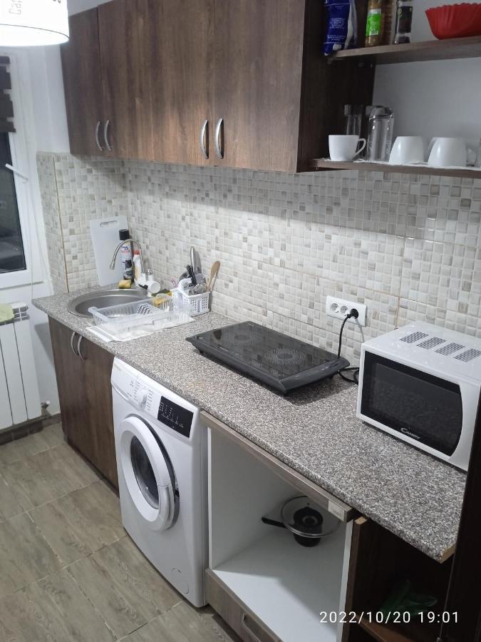 4 Rooms Apartment Тульча Екстер'єр фото