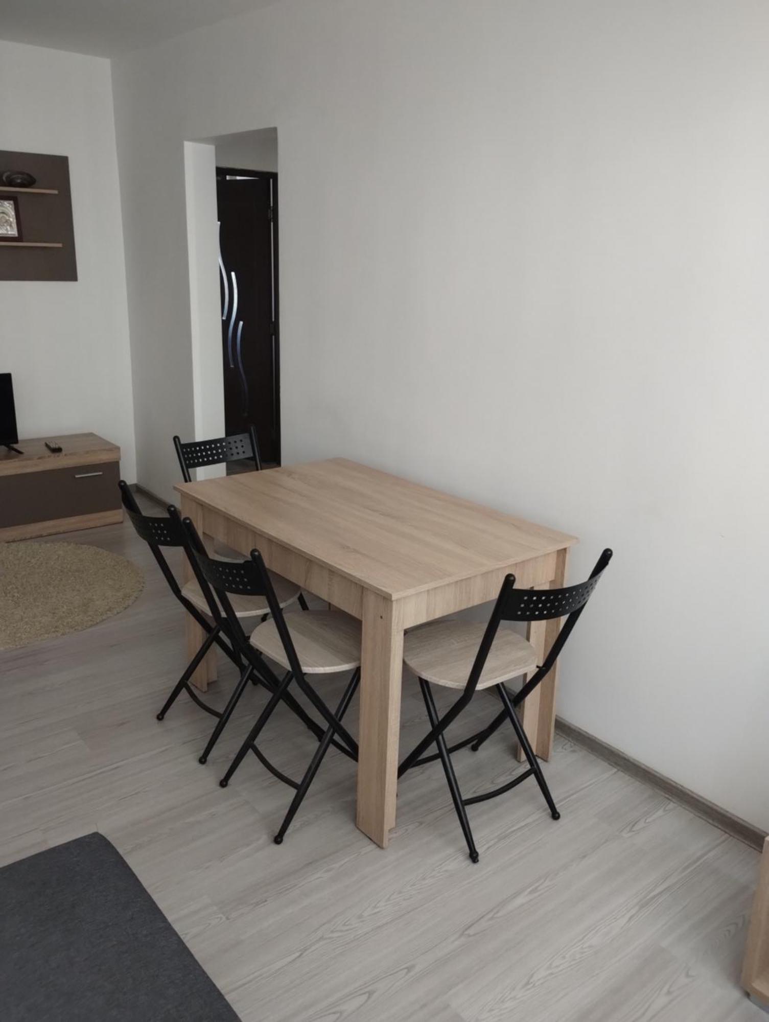 4 Rooms Apartment Тульча Екстер'єр фото