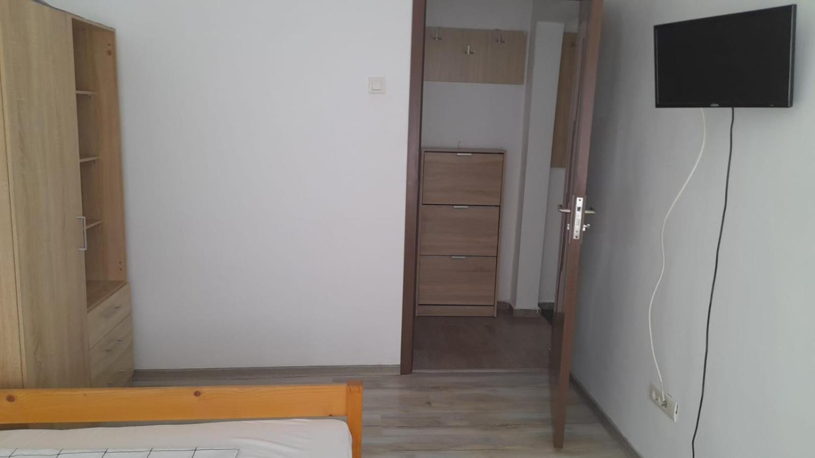 4 Rooms Apartment Тульча Екстер'єр фото