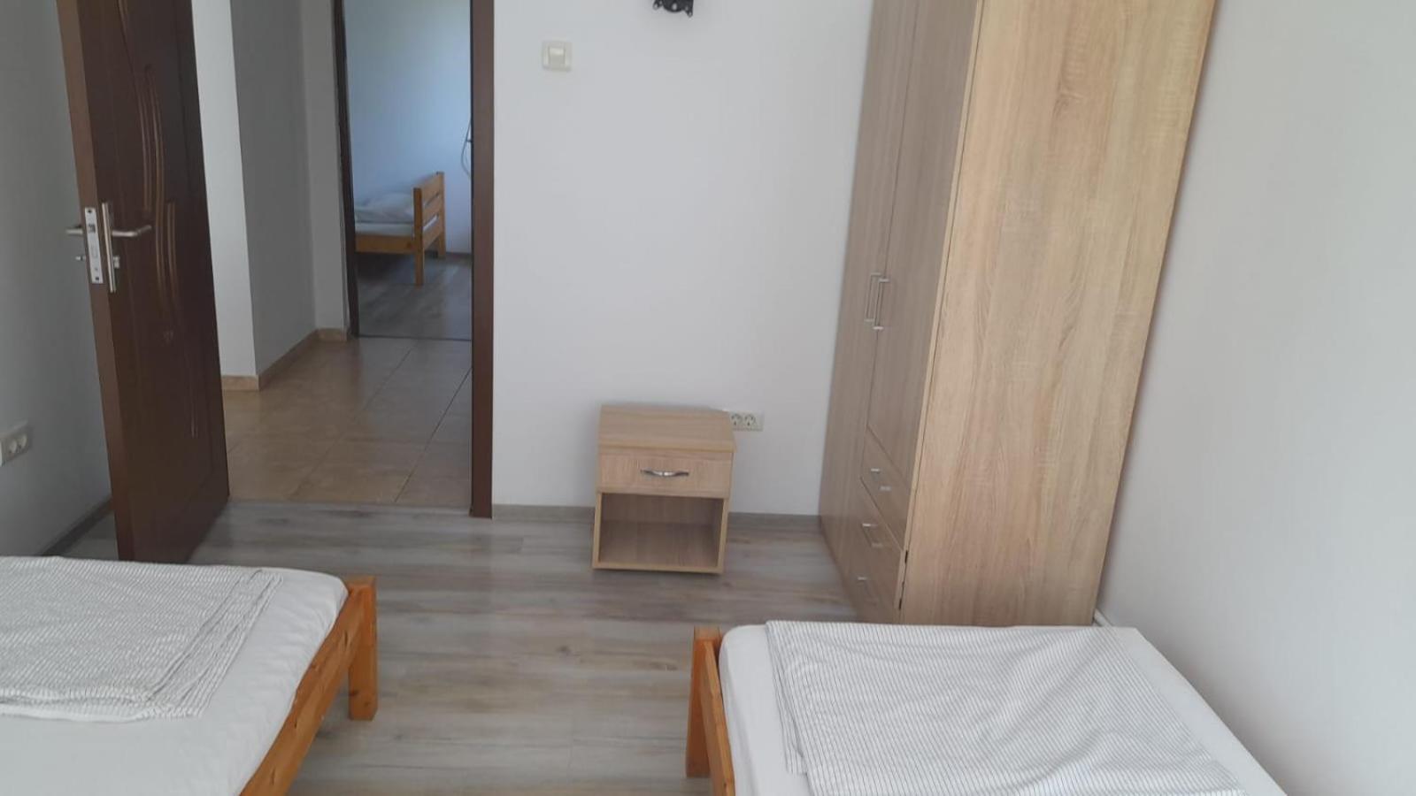 4 Rooms Apartment Тульча Екстер'єр фото