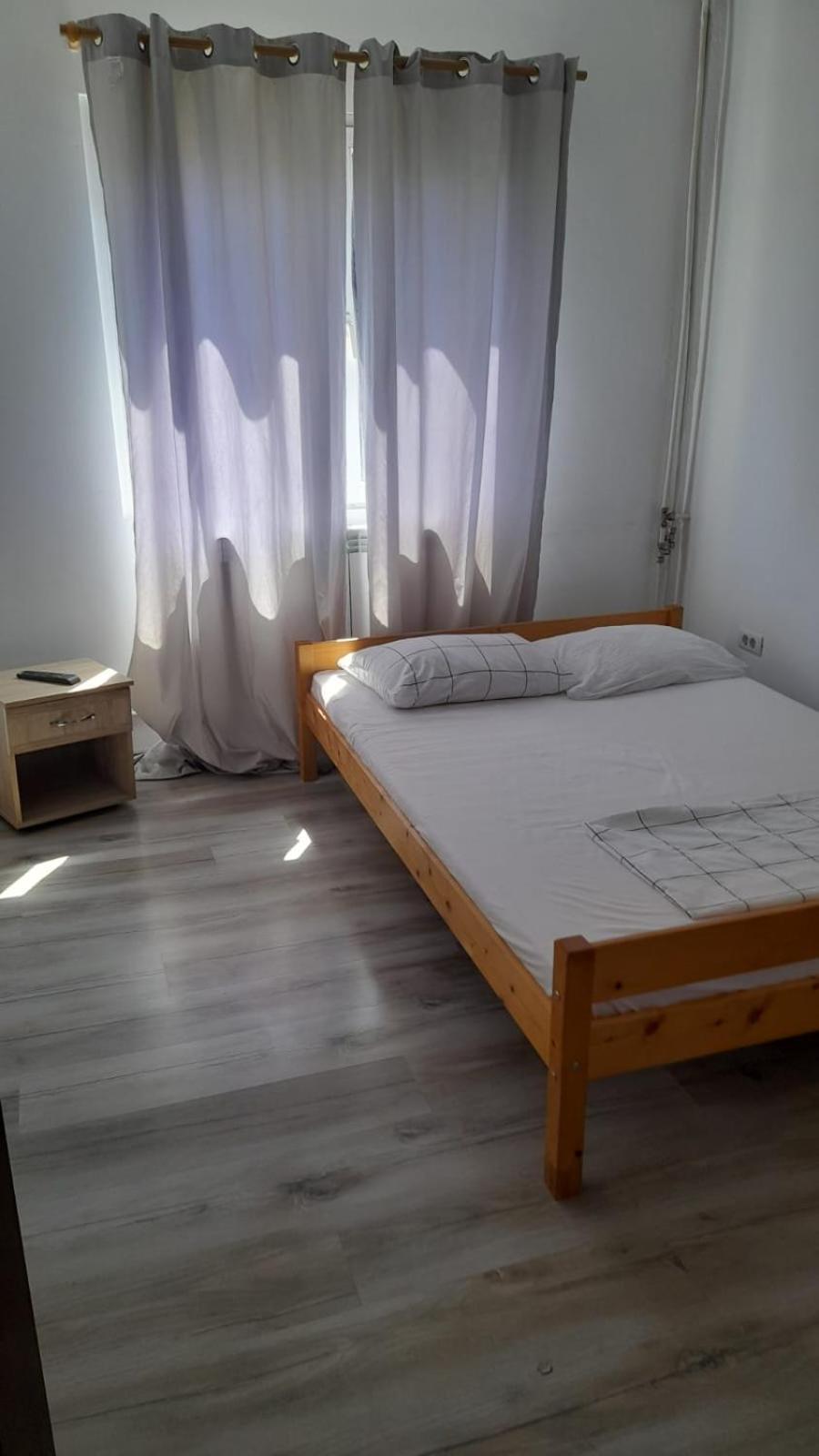 4 Rooms Apartment Тульча Екстер'єр фото
