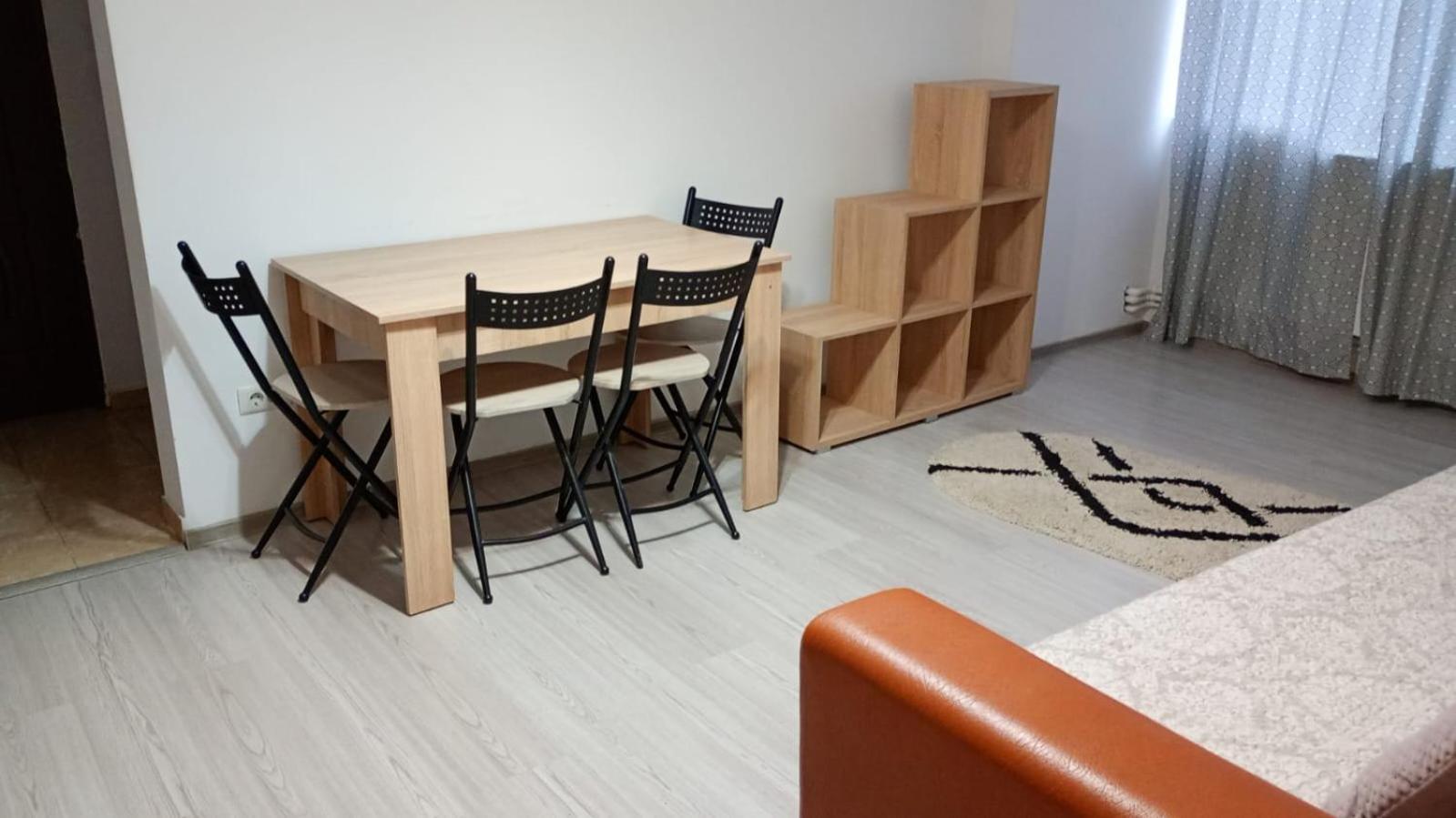4 Rooms Apartment Тульча Екстер'єр фото