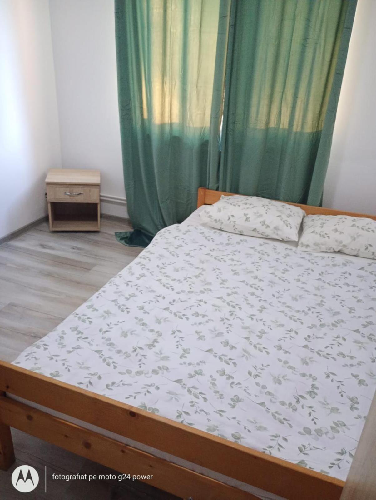 4 Rooms Apartment Тульча Екстер'єр фото